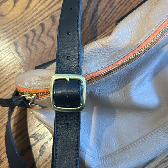 Clare v Fanny pack - Picture 4 of 6